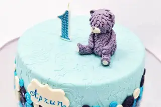 Декор торта свічками